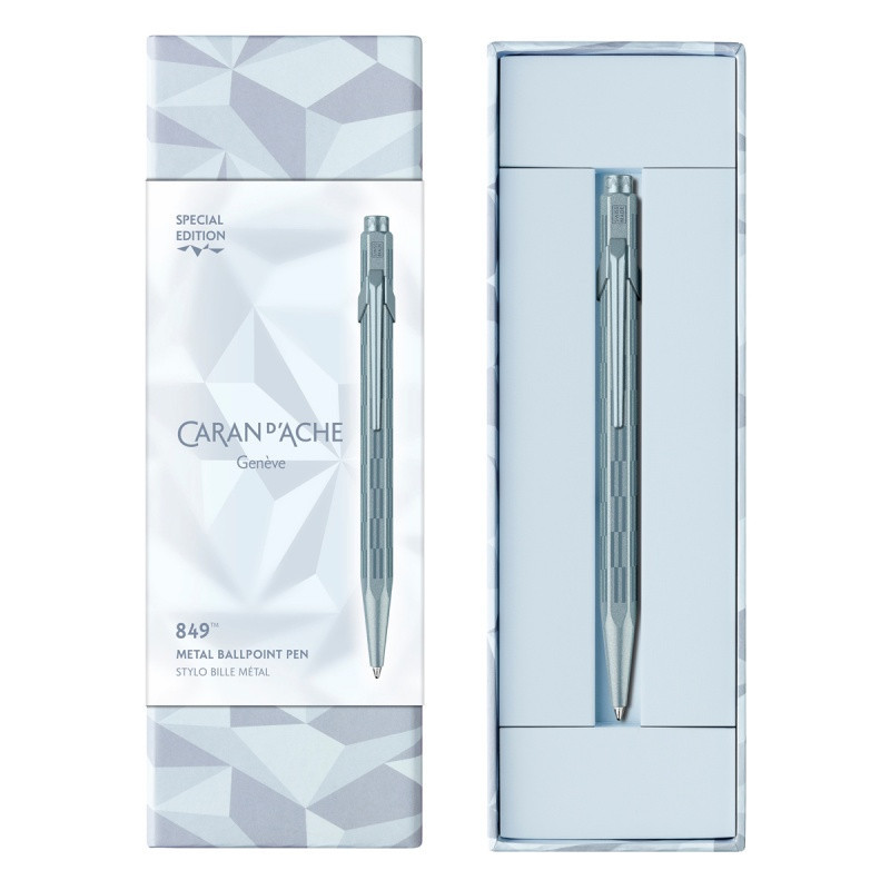 Długopis CARAN D’ACHE 849 XMAS25 Alpine Frost, w pudełku, niebieski