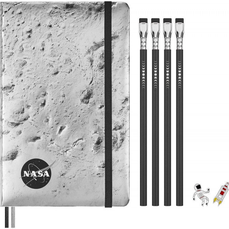 Zestaw MOLESKINE NASA: 2 przypinki + 1 notes L w linie + 4 ołówki